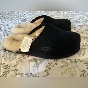 Ugg Men’s Scuff Slippers - NWT – Size 9 - Black
